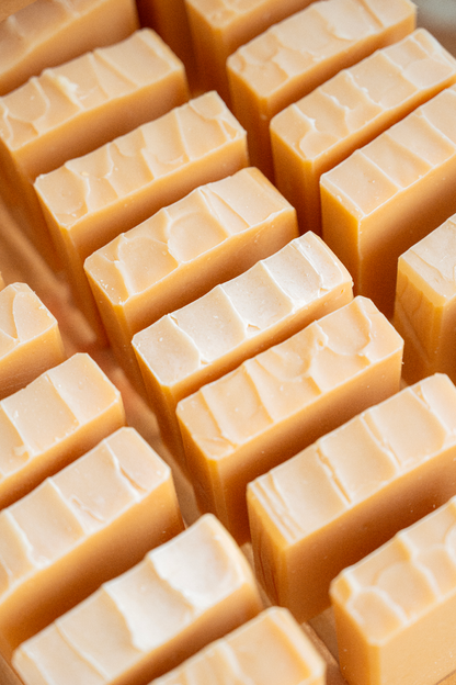 Savon au lait de vache bio lait de foin entier artisanal naturel fabriqué en france occitanie sud ouest