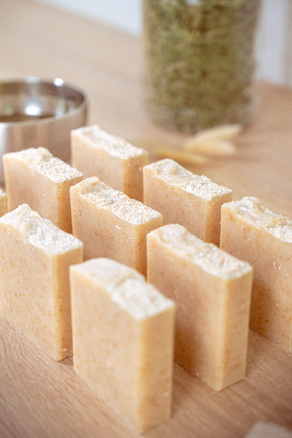 Savon artisanal naturel au lait d'avoine farine d'avoine fabriqué en france occitanie sud ouest