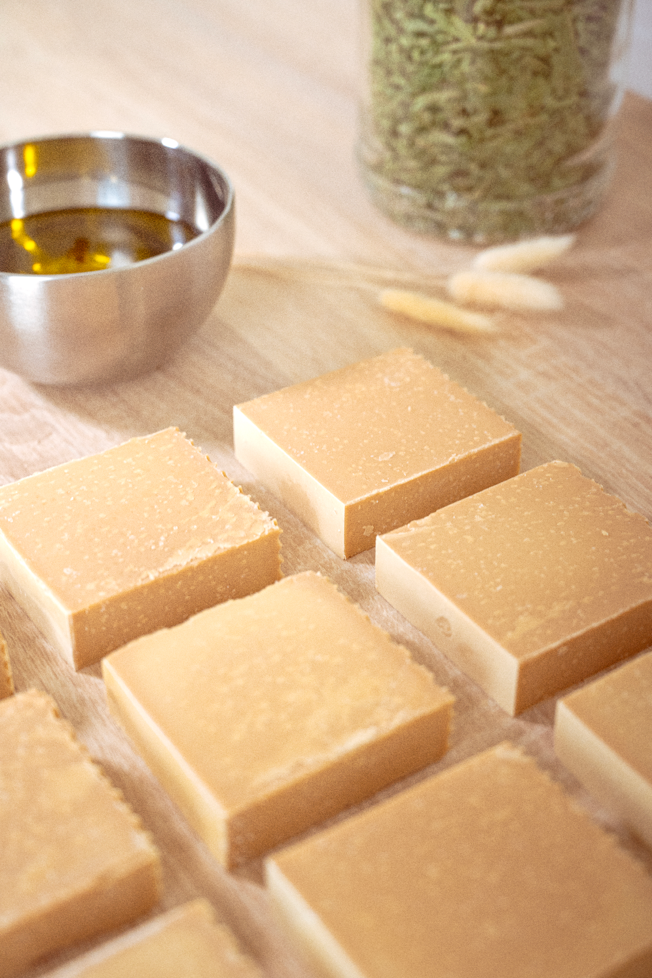 Savon artisanal naturel au miel fabriqué en france occitanie sud ouest