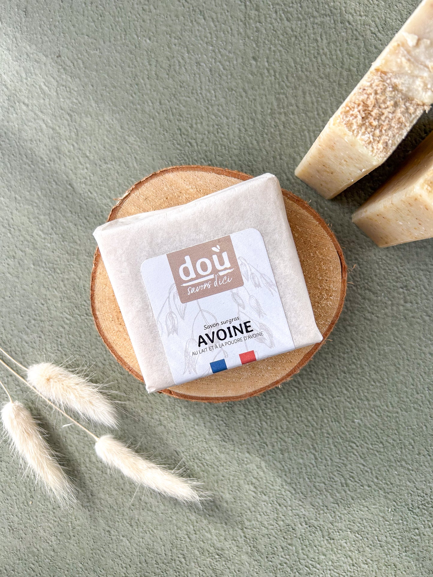 Savon artisanal naturel au lait d'avoine farine d'avoine fabriqué en france occitanie sud ouest